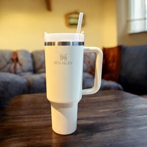 Stanley Quencher Tumbler 40oz – Lightly Used, Excellent Condition